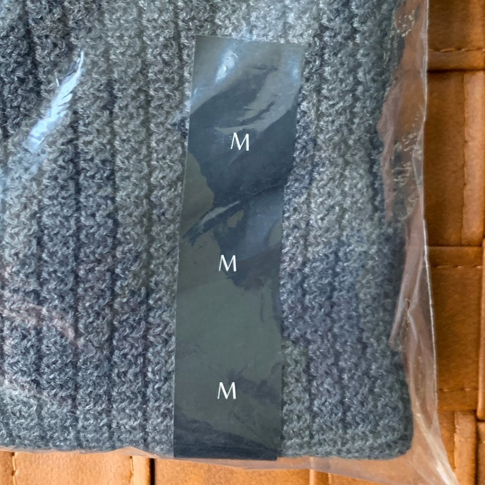 NWT Banana Republic Men's Charcoal Gray Mock-Neck Sweater - Picture 5 of 5